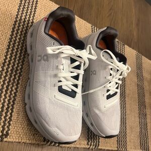 ON Cloudgo running shoes glacier/white size 9